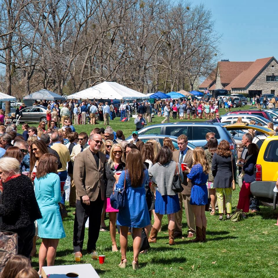 Horse racing and Kentucky Wildcat-fans alike tailgating at Keeneland Race Course in Lexington, Ky. (Photo from kentuckysportsradio.com)